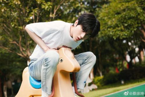 蔡徐坤娱乐吃瓜图片大全,盘点那些搞笑又温馨的瞬间  第1张