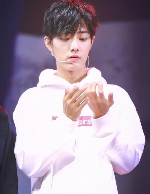 肖战最新吃瓜爆料,揭秘娱乐圈背后的惊人真相！  第1张